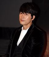 组图：《剑雨》韩国首映 主演郑雨盛帅气亮相