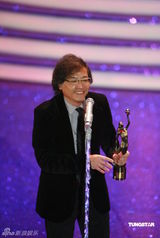 幻灯：香港金像奖现场 《岁月神偷》获最佳编剧奖