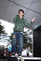 高清组图：陈冠希发新碟 不求销量只望被倾听心声