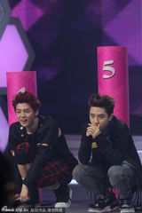 高清组图：EXO录《快本》 伯贤压倒kris引爆笑