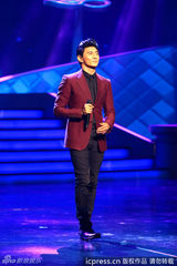 组图：第18届白玉兰奖现场 吴奇隆献唱《三寸天堂》