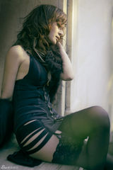 高清图：女主播王婧再登《男人装》 性感内衣惹火