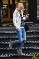 组图：格温妮斯落魄出行 声称不再参加MET BALL