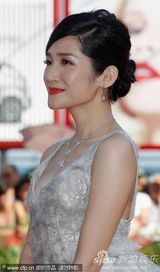 组图：《赛德克-巴莱》首映 徐若瑄露背礼服性感