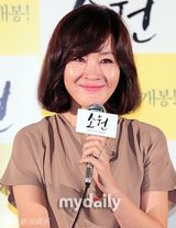 组图：薛景求新片《愿望》首映 严志媛落泪