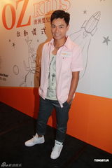 组图：郭晋安代言奶粉 奶爸形象受青睐