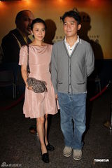 组图：梁朝伟刘嘉玲恩爱出席活动 粉碎婚变传言