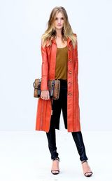 组图：罗茜-汉丁顿-惠特莉亮相伦敦 出席时装秀