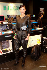 组图：容祖儿亮相双眼满布血丝 坦言压力大导致失眠