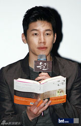 组图：朴海日金高恩等出席影片《银娇》发布会