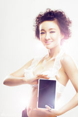 组图：郑亦桐变身数码宝贝尽显曼妙身姿