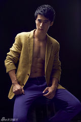 组图：蒋劲夫写真秀紧实腹肌 型男魅力诱惑难挡