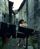 组图：张曼玉最出位半裸照曝光 前凸后露秀美背