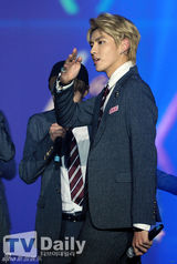 组图：EXO现身WAPOP演唱会 华丽舞技闪耀全场