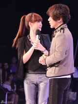 组图：柳岩刘谦再度携手魔术节目《奇迹之门》