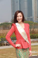 组图：候选中华小姐背景雄厚 徐少强之女曾志伟护航