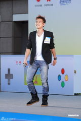 组图：农夫乐队陆永与爱妻情不变