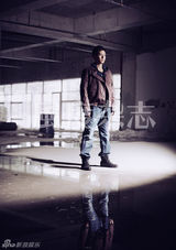 高清：韩栋酷劲写真登《风度》 冷色调时尚引领主流
