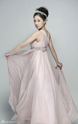 组图：王奕瑾拍典雅写真 裙角飞扬女神范十足