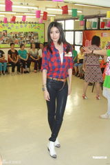 组图：陈慧琳服务中心派发月饼 预庆中秋节