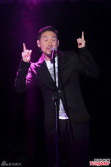 组图：张学友林忆莲献唱追忆林振强 Eason观看