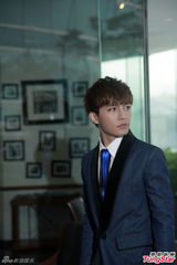 组图：炎亚轮精美写真 享受刻骨铭心恋爱