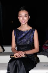 组图：何晟铭胡杏儿秀场偶遇 姚星彤性感俏丽