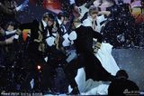 组图：泰勒-斯威夫特劲歌热舞 变装惊艳