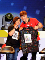 组图：《跑男》香港会粉丝献唱《当年情》