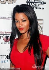 组图：2010MTV奖预热派对 亚瑟小子戴墨镜形色匆匆