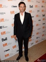 组图：《魔鬼绳结》首映 威瑟斯彭性感露乳沟