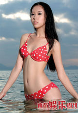 幻灯：南都周刊2010泳装月历 新丝路模特清凉上阵