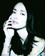 组图：姚晨登封面从容淡定 只想做有担当的女人