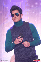 组图：郭富城斑点装亮相 墨镜遮面尽显型男范