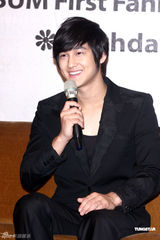 幻灯组图：韩版F4成员金范赴台湾举行粉丝见面会