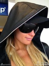 组图：帕丽斯与姐妹淘海岛度假 比基尼秀性感身材