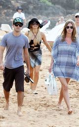 高清组图：帕丽斯-希尔顿夏威夷海滩戏水秀双波