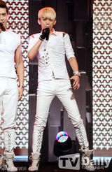 组图：韩新男女团携手举行SHOWCASE博眼球