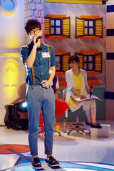 组图：胡夏台北节目唱新歌 挑战拉长音展唱功