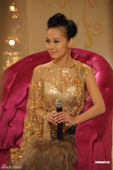 组图：2012港姐竞选 司仪访问六强佳丽