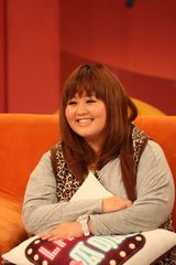 组图：达人秀选手《lady呱呱》秀歌艺玩石头剪子布