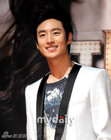 组图：申世京刘亚仁等出席《时尚王》发布会