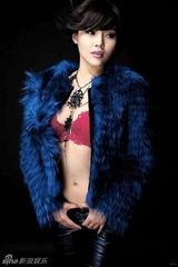 组图：徐冬冬化身蓝色妖姬拍写真展妖娆身段