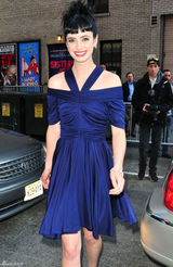 高清组图：克里斯滕-丽特复古发型搭配蓝裙亮相