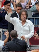 组图：《王尔德-莎乐美》发布会 导演获查斯坦献吻