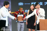 幻灯图集：《功夫梦》北京首映 成龙小史密斯秀醉拳