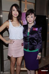 组图：孙佳君出席活动力撑周星驰脾气好