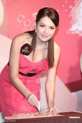 高清组图：许玮宁亲自下厨 爱心巧克力送阮经天