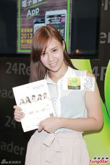 组图：温梓乔宣传写真 称销量好穿泳装答谢书迷