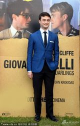 组图：《杀死汝爱》首映 丹尼尔正装显帅气